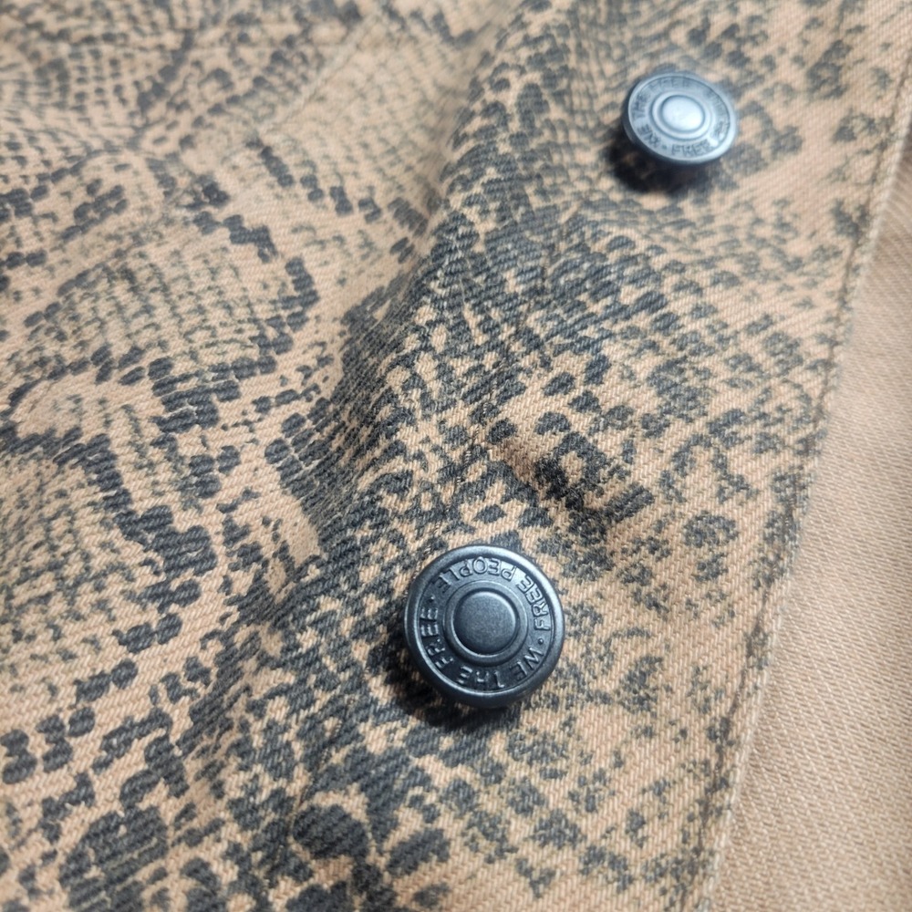 Free People Snake Print Denim Trucker Jacket Tan Brown Python Size Small - Picture 4 of 9